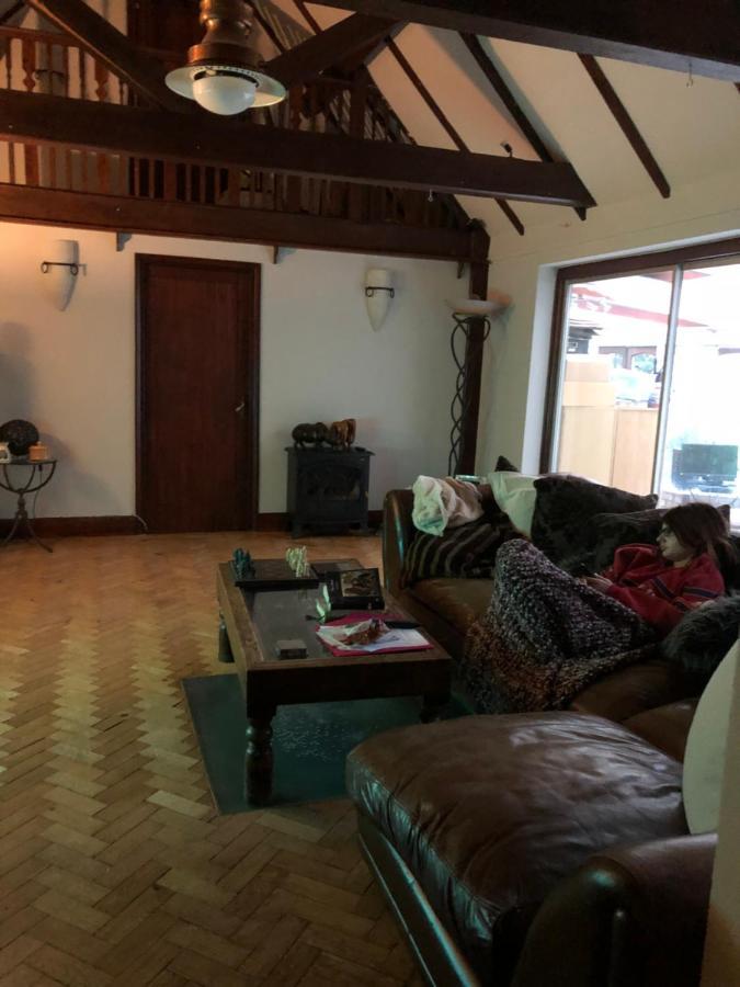 Dormansland South Lodge House מראה חיצוני תמונה
